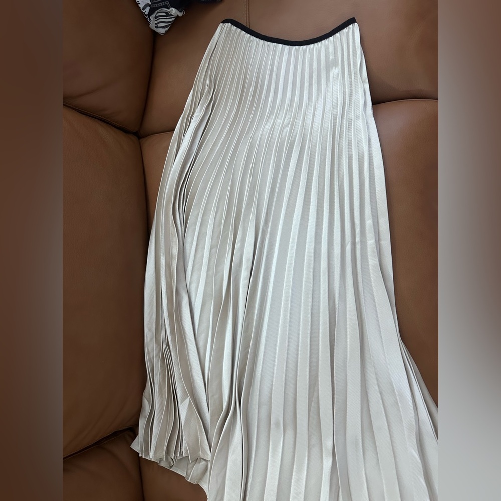 OAK + FORT Cream Pleated Skirt